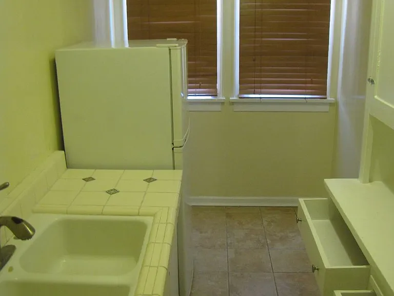 1805 N Kingsley Dr — Photo 3