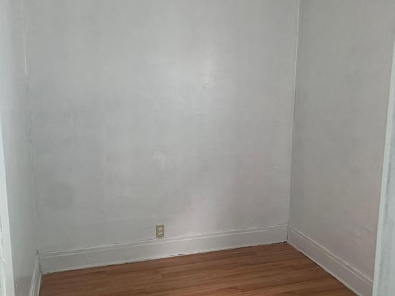 3rd image of 619 E Ferry St #1