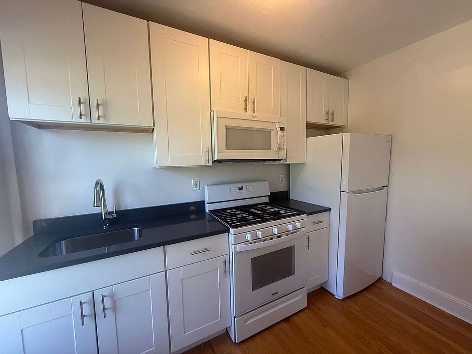 1st image of 174 Grand St APT 4