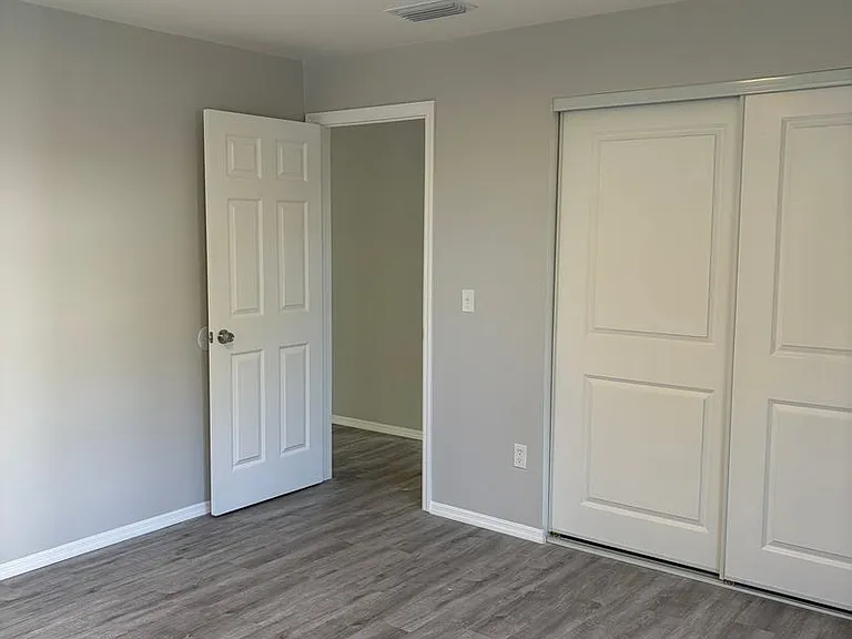 190 W Ventris Ave — Photo 16