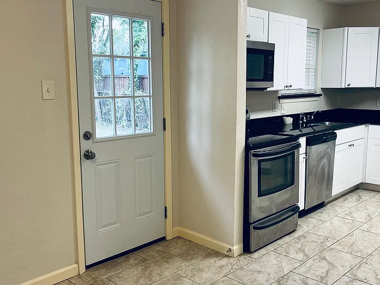 9104 Woodshore Dr — Photo 4