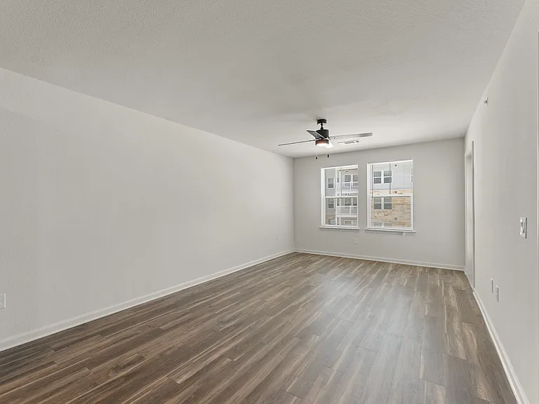 Cordova Apartments — Photo 16