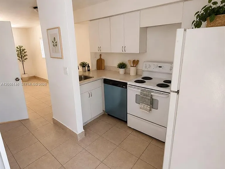 1650 NW 25th Ave #213 — Photo 2