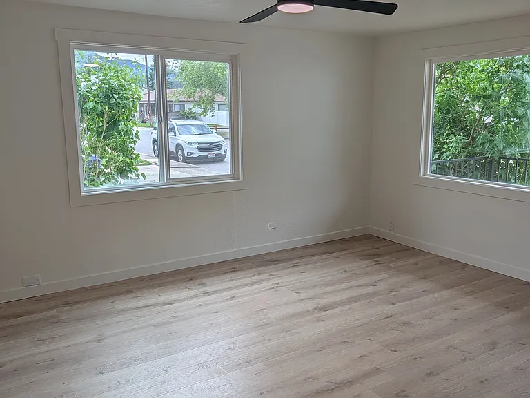 521 N Chestnut St — Photo 5