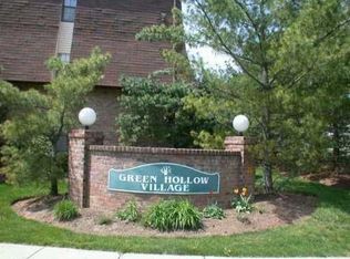 810 Green Hollow Dr, Iselin, NJ 08830
