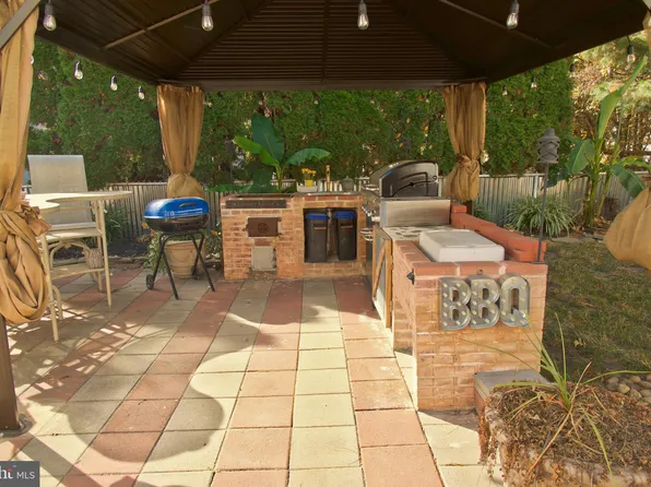 94 Walnut St, Penns Grove, NJ 08069