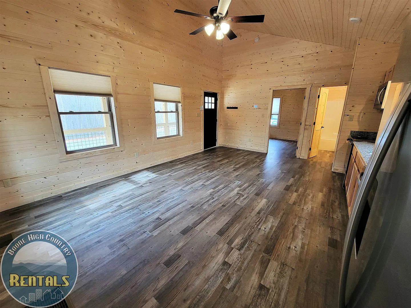 Beautiful 1-Bed Cabin In Trade, Tennessee — Photo 3