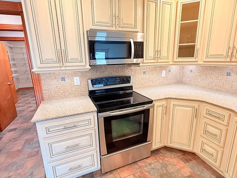 1182 E Evans St — Photo 9