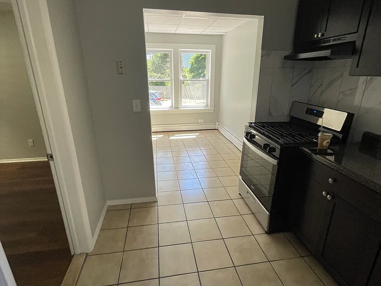 421-423 Main St #1R — Photo 3