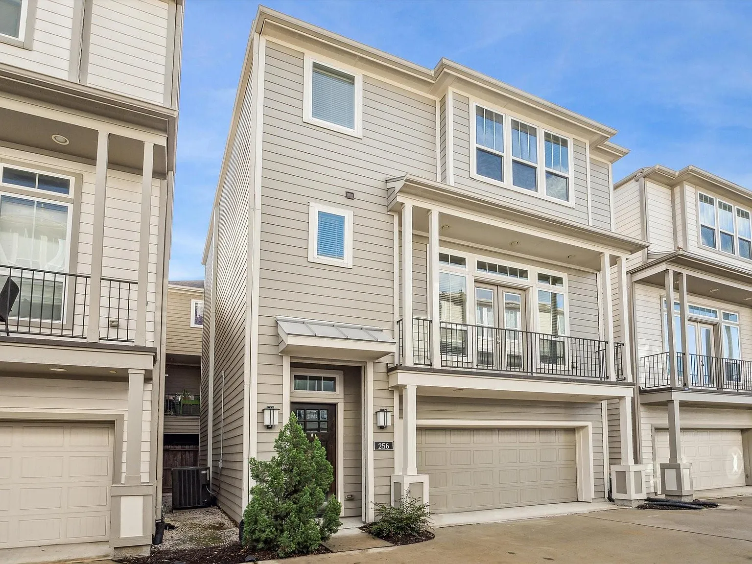 3 bed, 3.5 bath, 2237 sqft, $3,200 — Photo 1