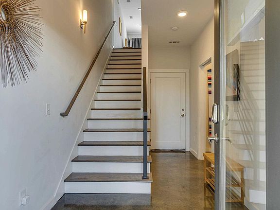 4th image of 1035 Chester Ave APT 6