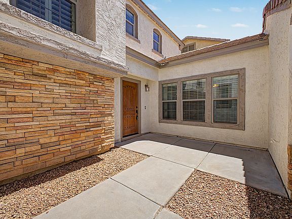 3rd image of 3928 E Parkview Dr