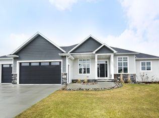 81 Edgewood Ct, Grand Forks, ND 58201