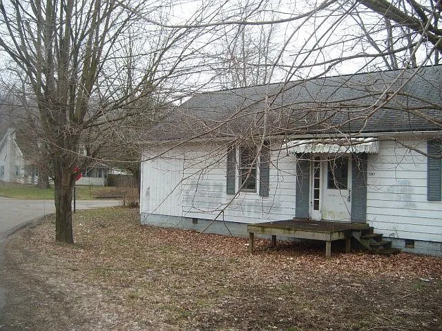 1397 Rosemount Rd photo 1