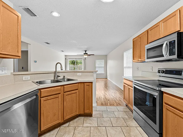 136 Brookfall Dr — Photo 12
