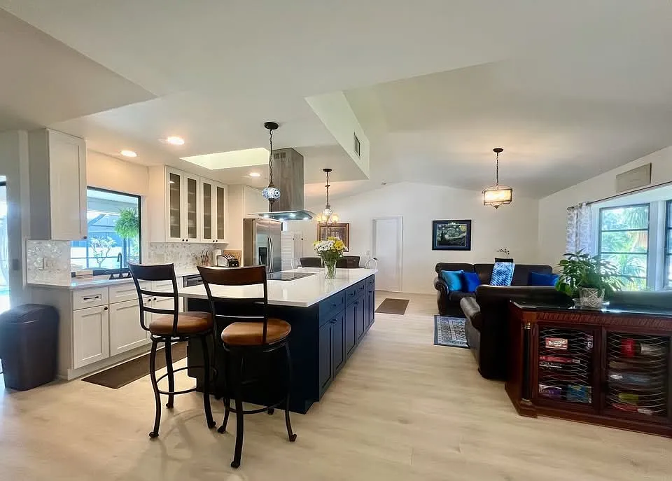 3 bed, 1828 sqft, $4,595 — Photo 3