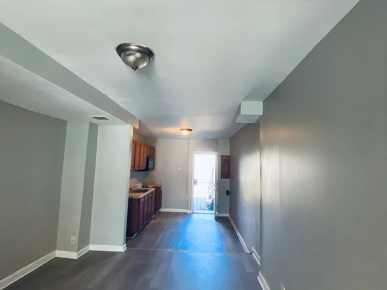 3 bed, 1.5 bath, 1230 sqft, $1,800 — Photo 2