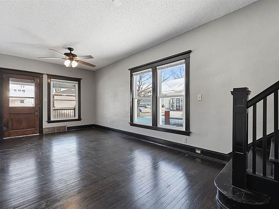 5th image of 231 32nd St NE
