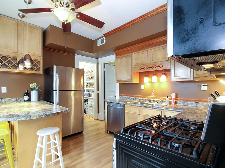 1602 Madison St NE — Photo 8