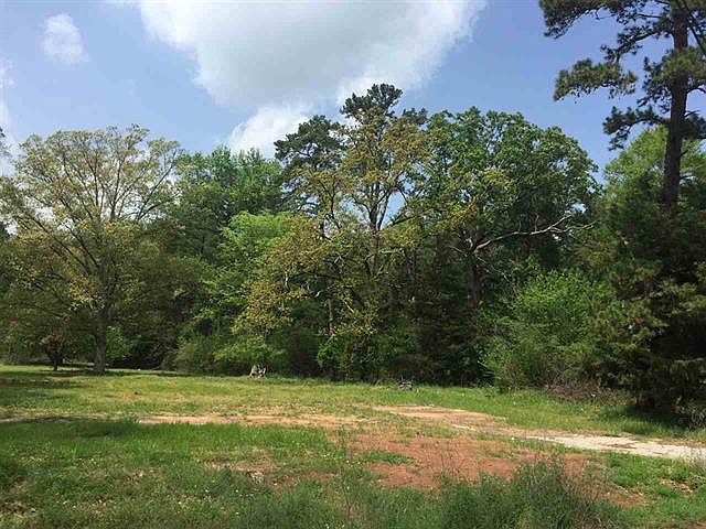 2nd image of 310 Country Club Rd