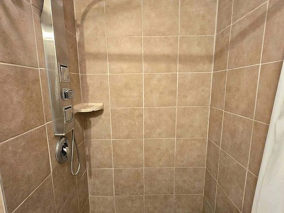 5th image of 7222 Foxridge Cir #14-H
