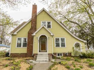 621 3rd St SW, Waverly, IA 50677