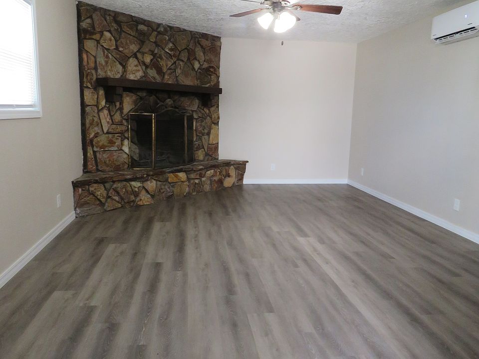 1st image of 1002 W 18th Ln
