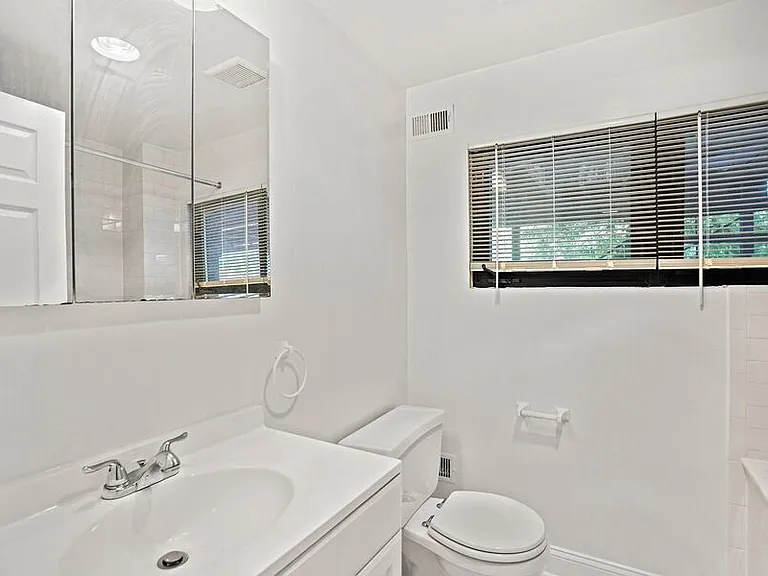 2641 Woodley Pl NW #BASEMENT — Photo 18