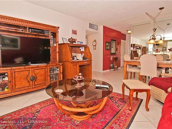 5th image of 4800 NW 35th St APT 404