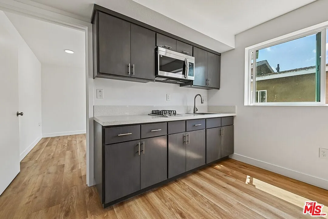 1 bed, 1.0 bath, 405 sqft, $2,000 — Photo 4