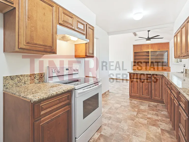 3413 Windsor Dr — Photo 11