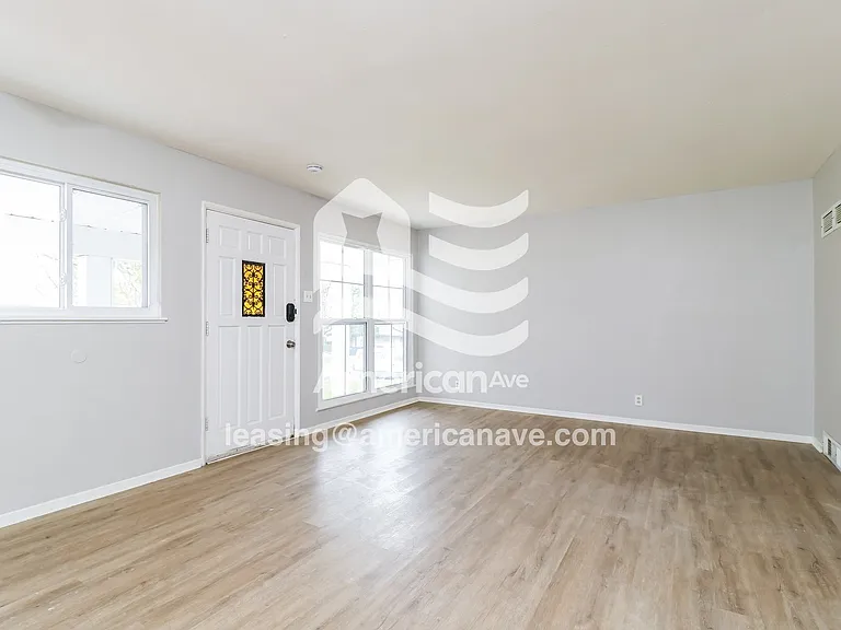 337963_004_living_room_13680358.jpg