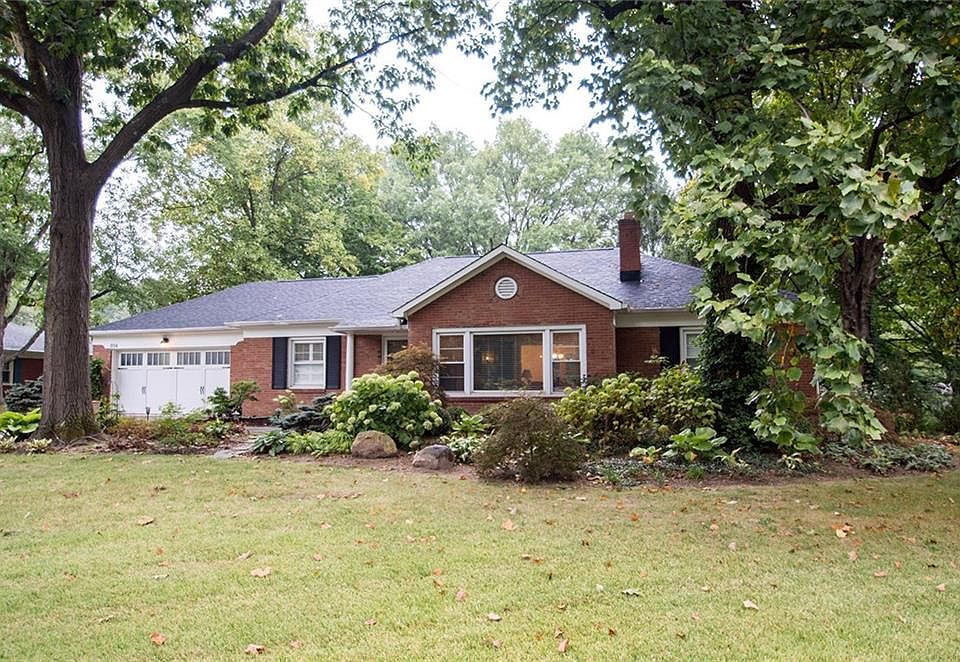 1st image of 814 Forest Boulevard South Dr