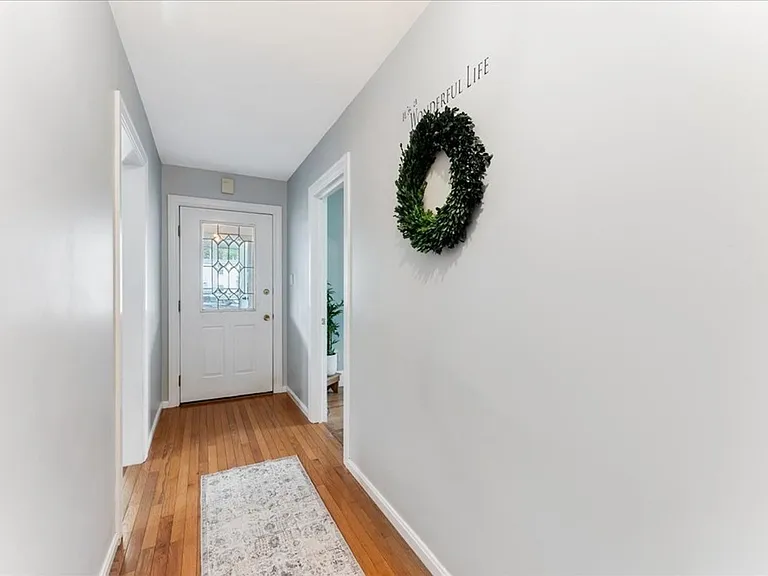 34 Julian Rd — Photo 8