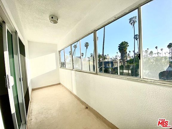 4th image of 933 6th St APT 8