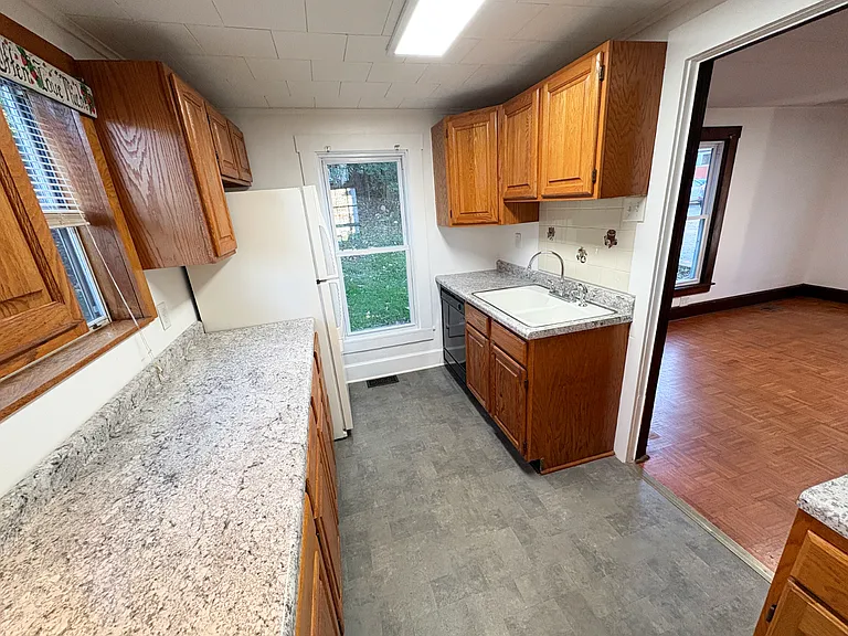 41 N Lancaster St — Photo 11