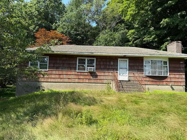 77 Elm St, Monroe, CT 06468