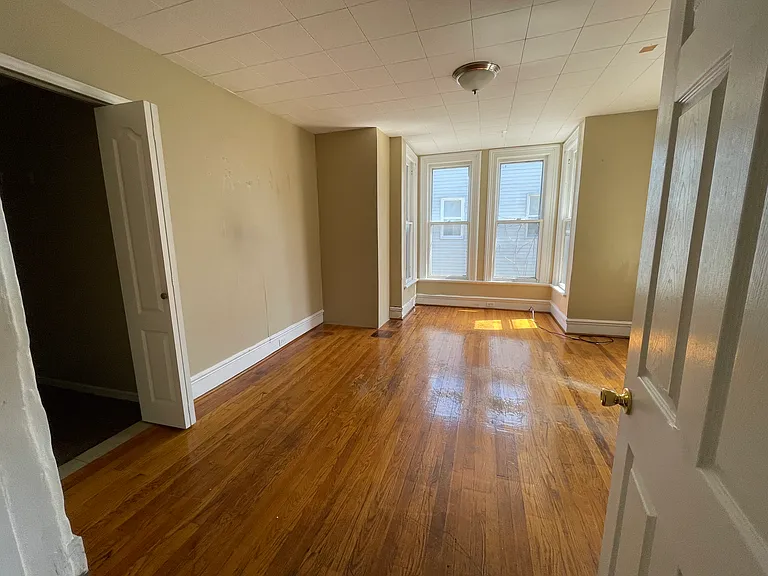 819 Court St #2 — Photo 7