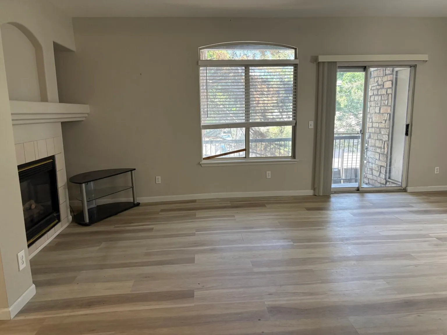 2 bed, 2.0 bath, 1100 sqft, $1,600 — Photo 2