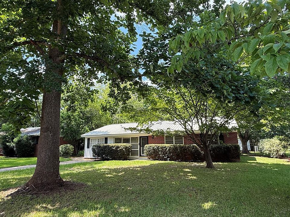 1st image of 2311 Pembroke Dr