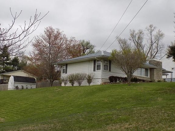 2nd image of 221 Grandview St