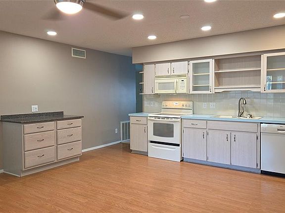5th image of 2229 Americus Blvd W APT 7