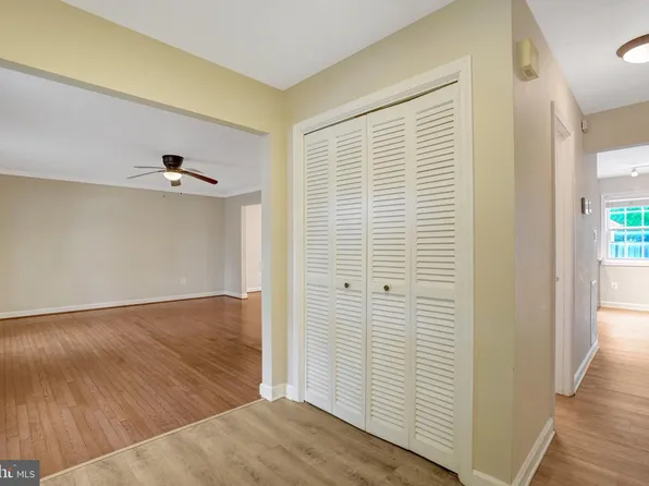 6110 Franconia Station Ln, Alexandria, VA 22310