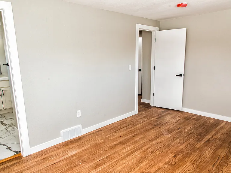 2620 S Holly St — Photo 42
