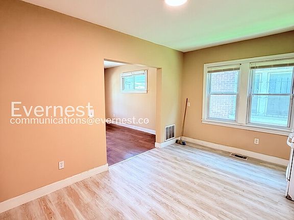 5th image of 2488 Woodmere St