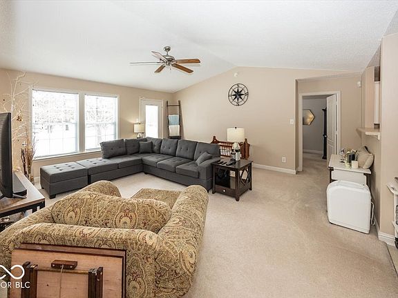 4th image of 937 Springside Ct