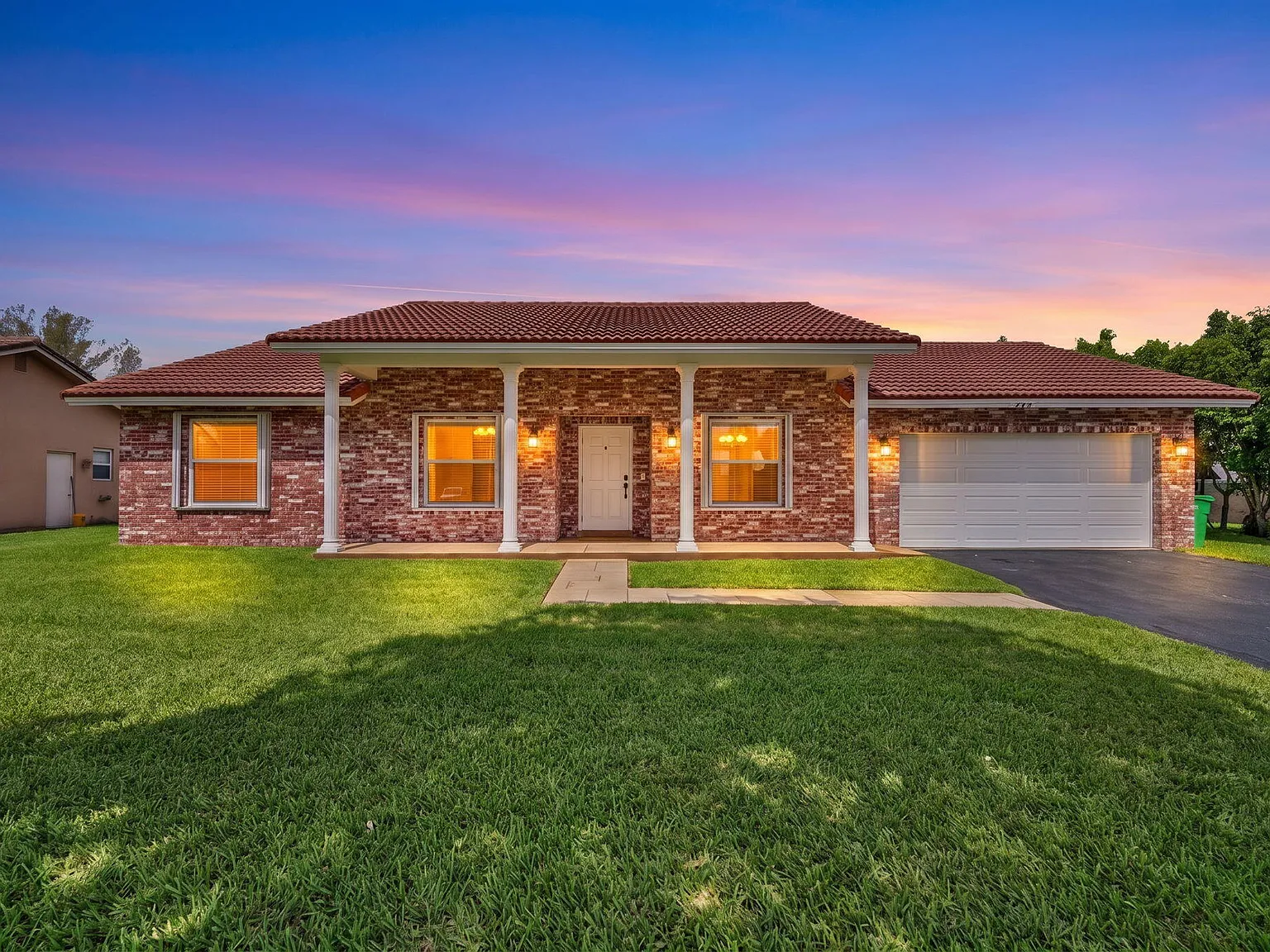 4 bed, 2.5 bath, 2295 sqft, $4,500 — Photo 2