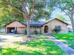 209 Simpson St, Schulenburg, TX 78956