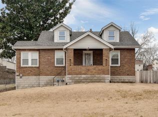 215 N Dellwood Rd, Saint Louis, MO 63135