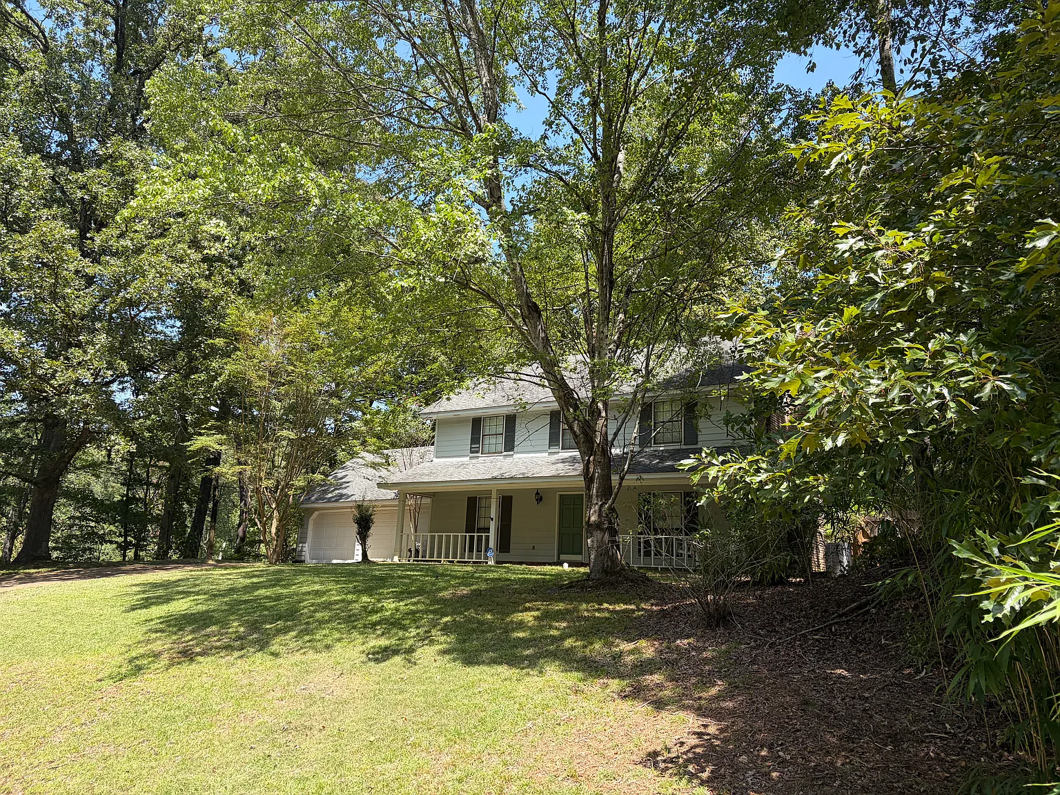 3 bed, 2.5 bath, 1806 sqft, $2,400 — Photo 3